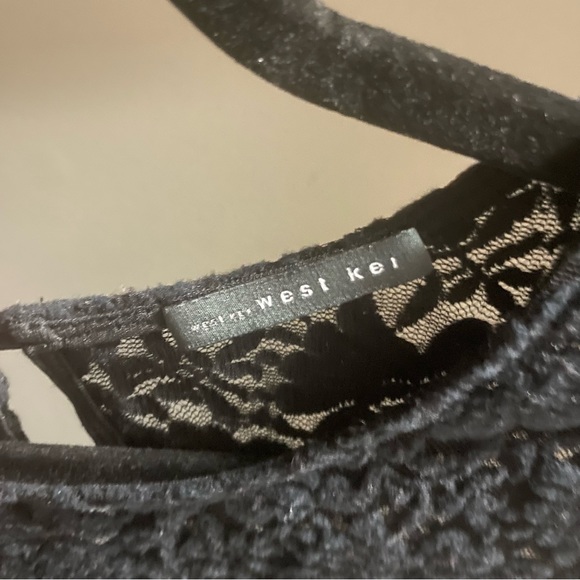 West Kei Black Soft, black lace top with lining and keyhole button on neck - Picture 3 of 3